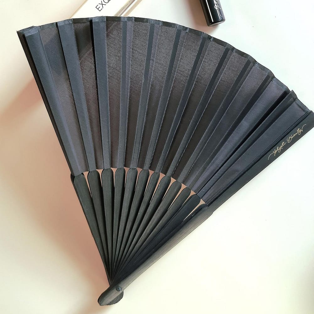 Eventail en soie et bambou par Ishyati Beauty Faux Cils Haute Technologie