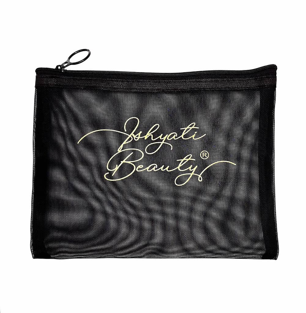 TROUSSE DE MAQUILLAGE Accessoires pour Faux Cils et Eyeliner à la Réunion 974 Trousse de voyage et de rangement en nylon mesh avec fermeture éclair. 16cm x 21 cm. Peut contenir 2 ou 3 boîtes de faux cils, 2 eye-liners, l’applicateur, les ciseaux et le recourbe-cils.